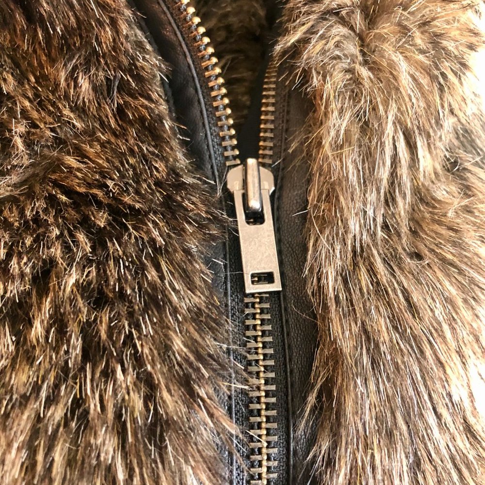 Luxe brown faux fur vest with asymmetric zipper - Picture 6 of 7